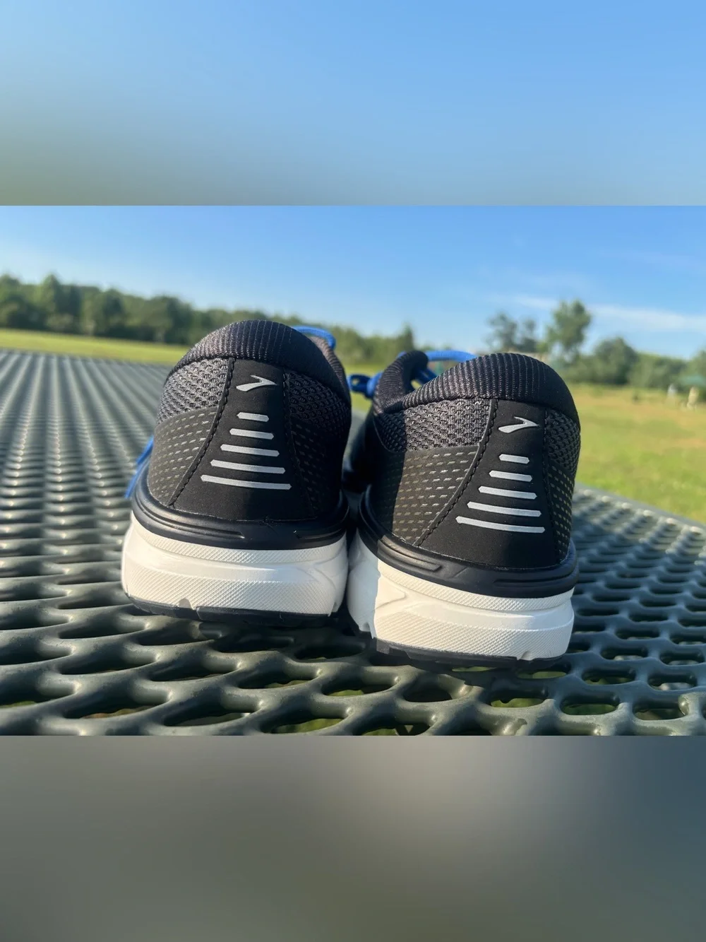Brooks Men's Black and Blue Running Sneakers